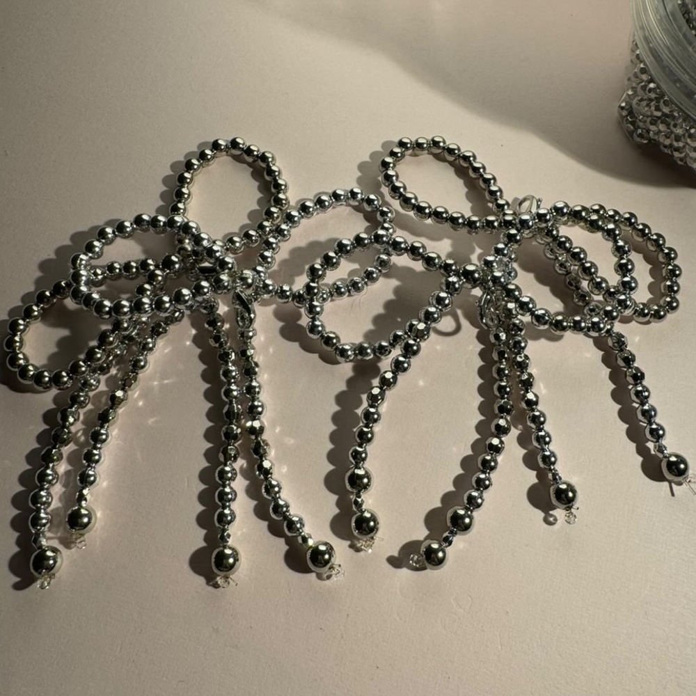 Sneaker pearl tassels